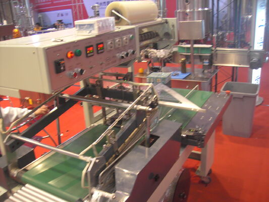 ভালো দাম টাচ স্ক্রিন সহ পরিবেশগত সঙ্কুচিত ফিল্ম স্বয়ংক্রিয় প্যাকেজিং মেশিন অনলাইন